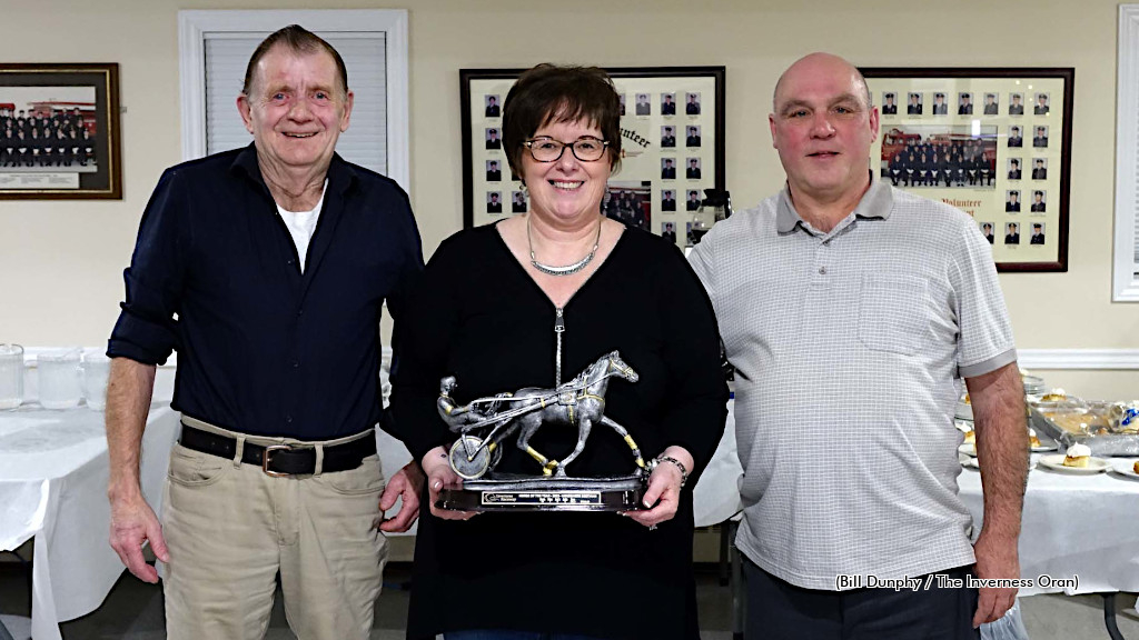 Angus MacEachern, presenter Paula MacDonald and owner Simon Poirier accept the award for Inverness Raceway 2023 Horse of the Year Windemere Best Man