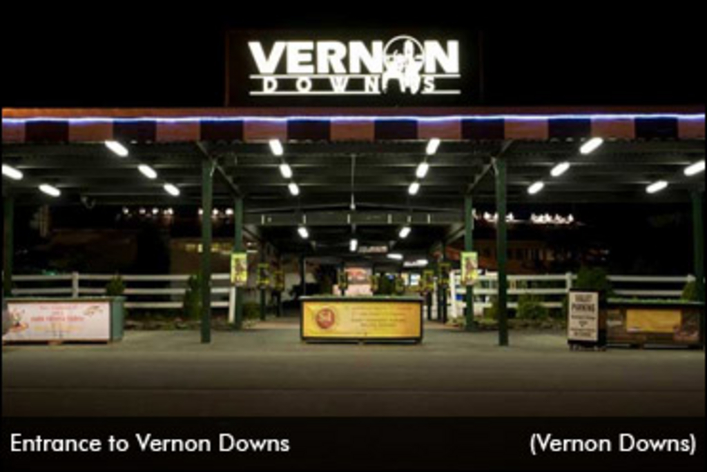 Vernon-Downs-Entrance-370px.jpg