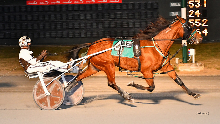 Embrace The Grind winning at Dover Downs