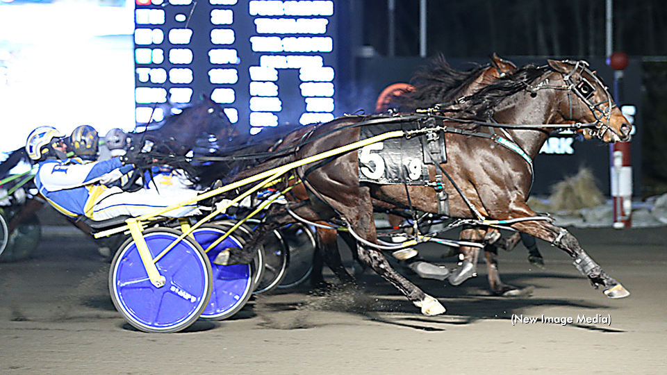 Jimmy Freight Fires At Mohawk