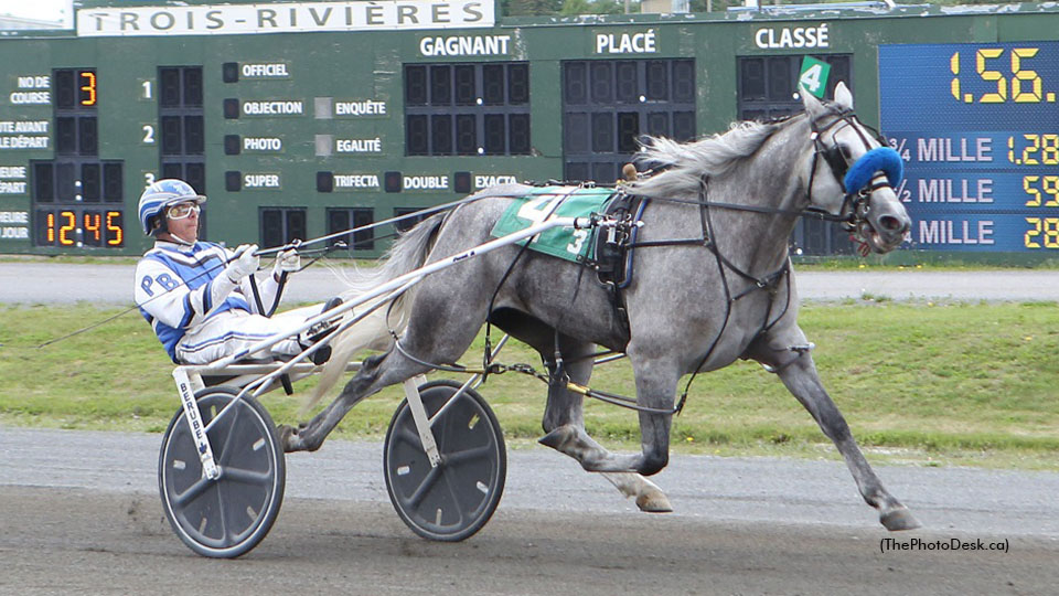 La Petite Grise Romps In 3R Mares Preferred