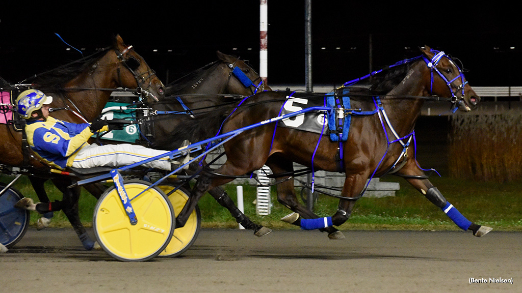 Jet Rock Rolls To Rideau Score