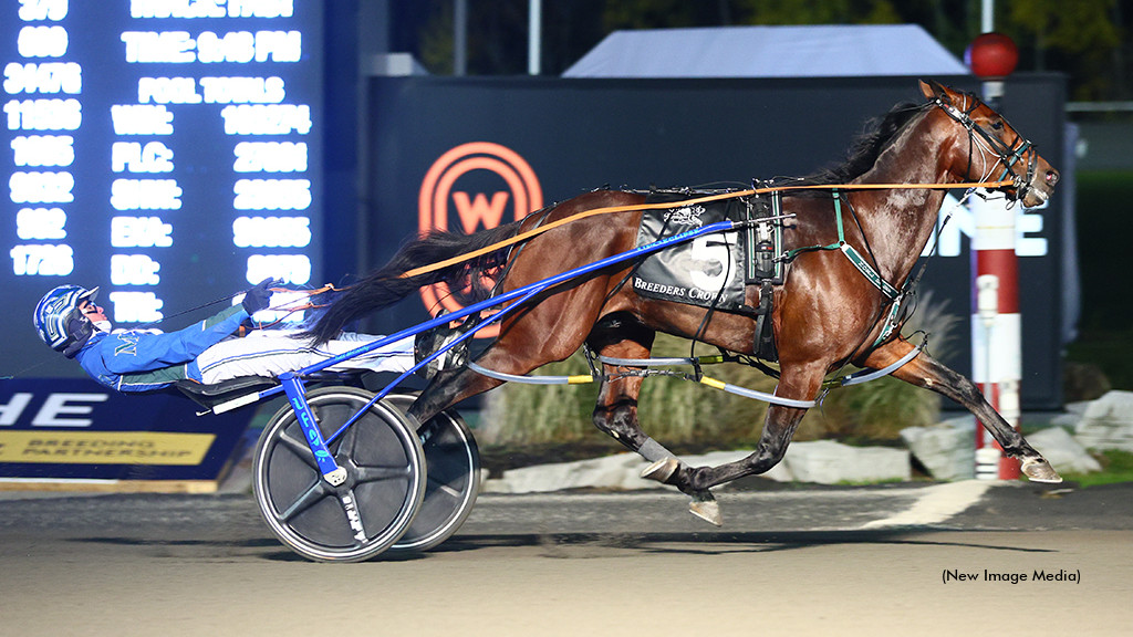 Pebble Beach Breezes Clear In Breeders Crown