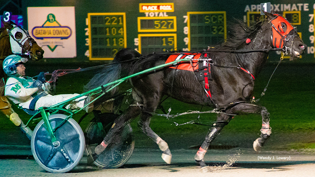 Kyle Cummings Grabs A Six Pack At Batavia