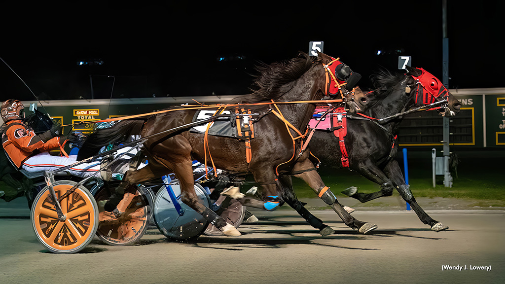 CR Blazin Beauty, Cummings Shine At Batavia