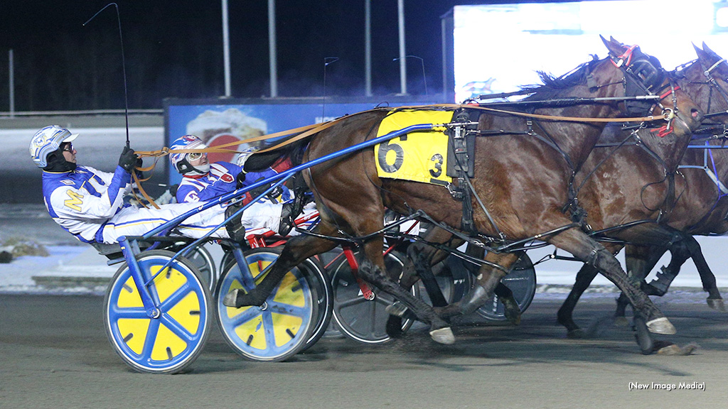 Voelz Delight Vaults For Mohawk Win