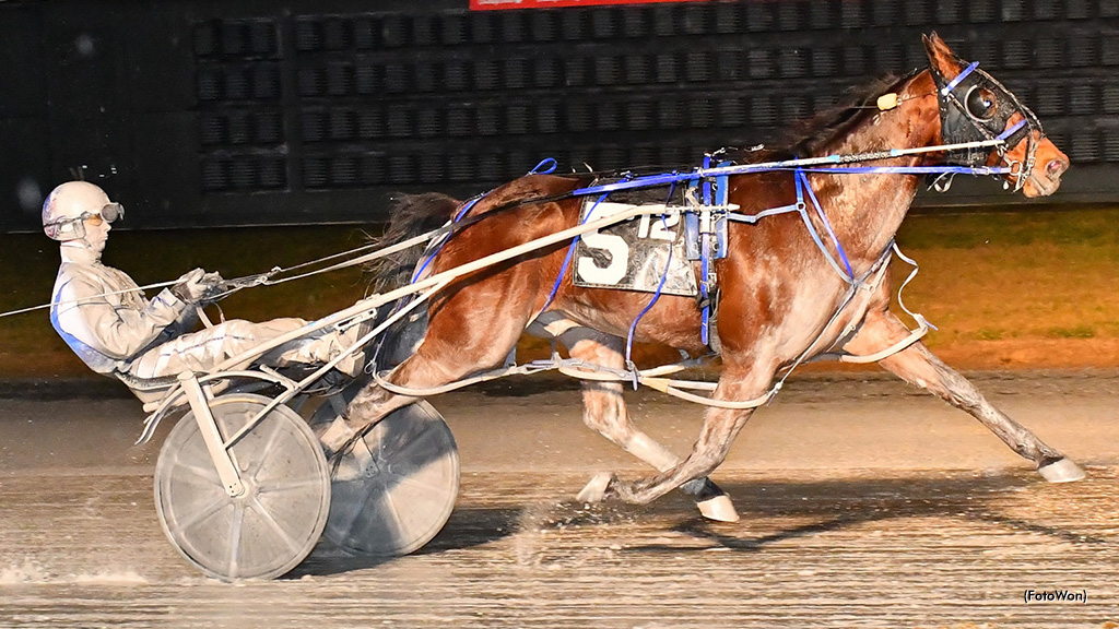 Penzance Hanover Splashes To Victory At Dover