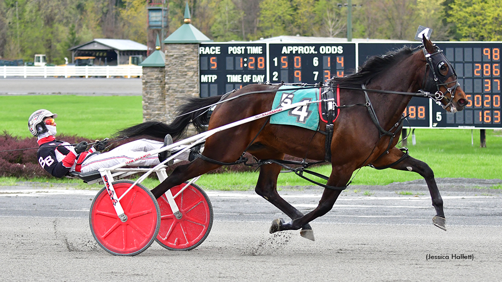 Boozer Sharp In Saratoga Score
