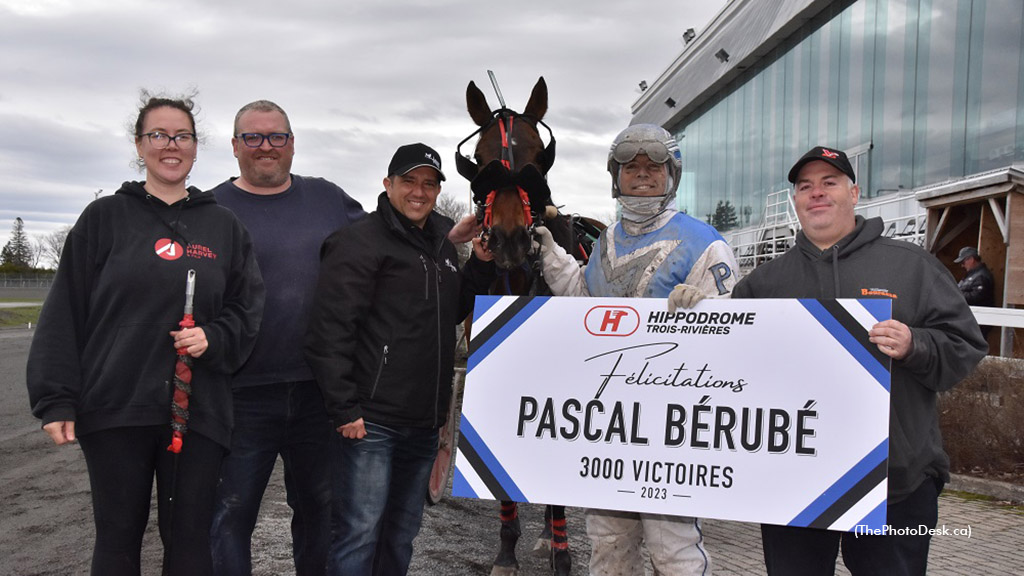 Berube Celebrates 3,000th Win On 3R Opening Day