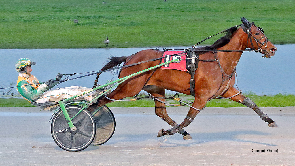 Beautiful Seaside winning at Miami Valley Raceway