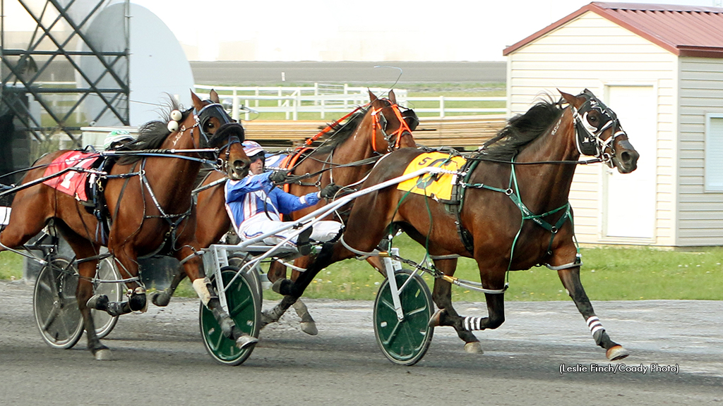 Hoerdt Trainees Sweep Exacta In Mares Preferred