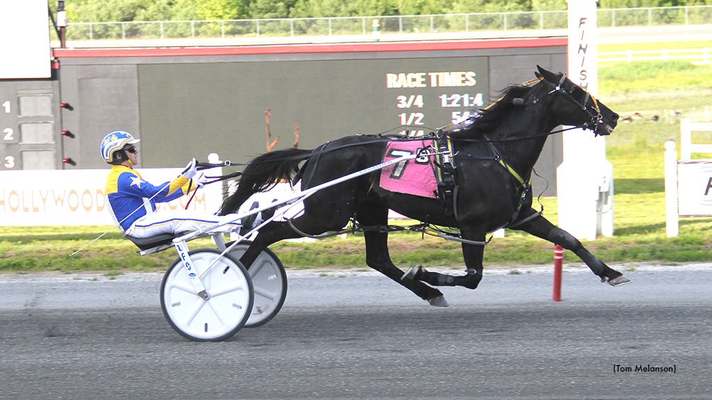 Moonshine Kisses Lowers Plainridge Record