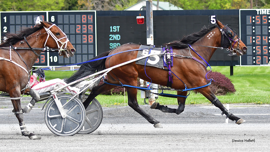 Racey Rach N Scores In Saratoga Open