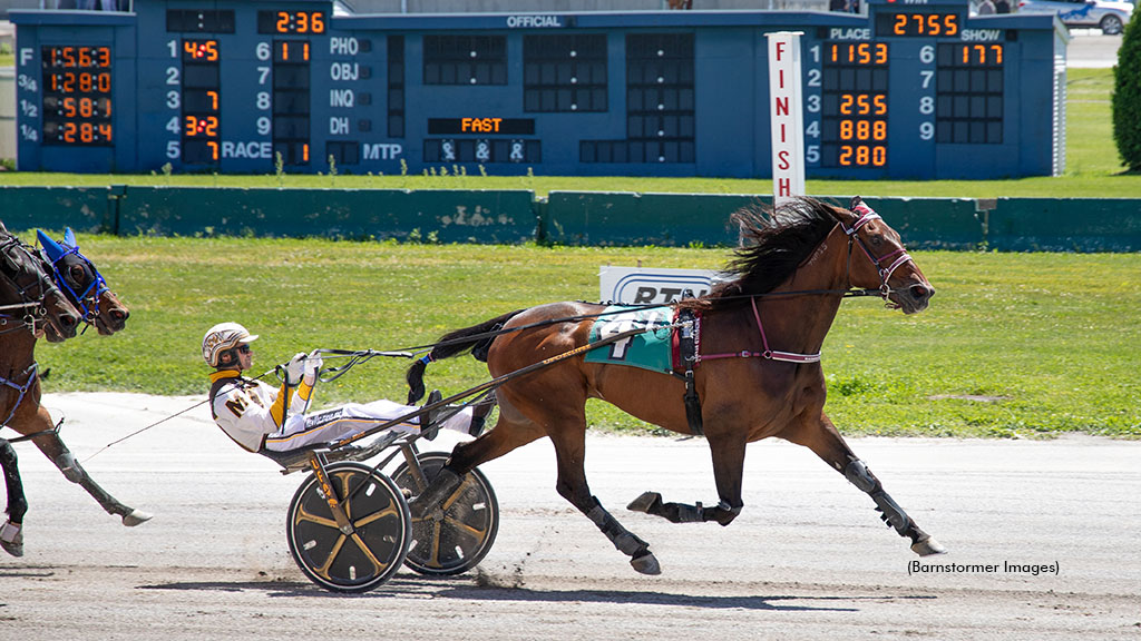 Power And Grace winning at Buffalo Raceway