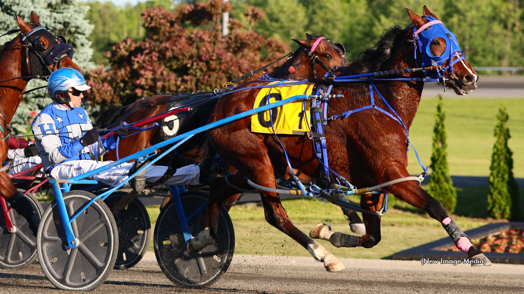 Caviar N Crackers winning at Woodbine Mohawk Park