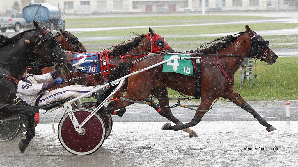 Kiss Me Bad A Bold Winner In 3R Preferred Pace