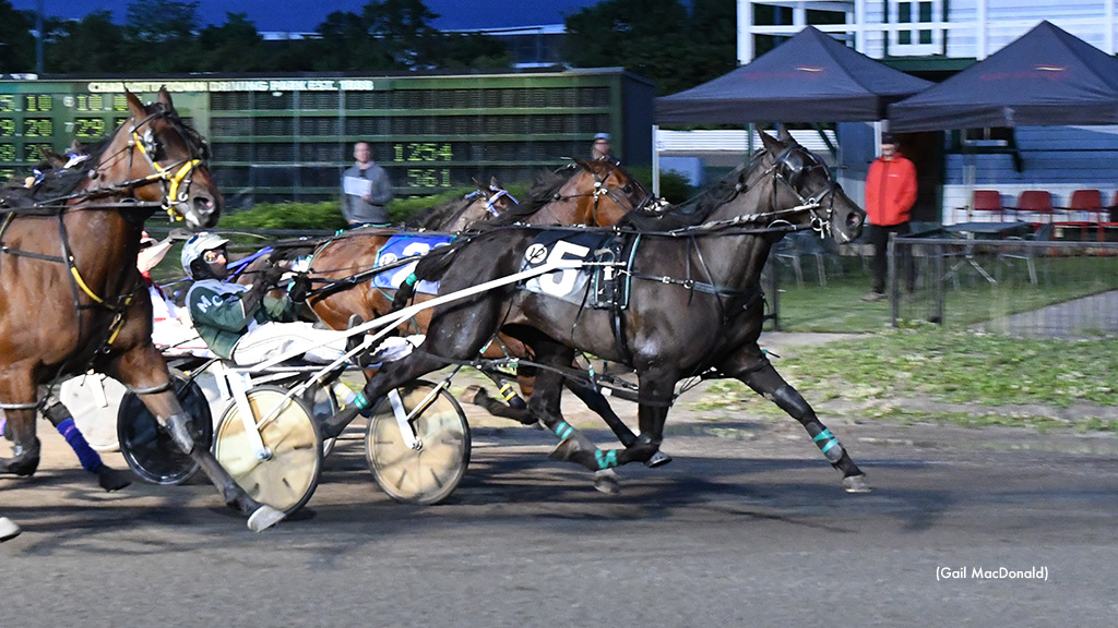 Dowling, Doyle Top Standings After Red Shores Thursday