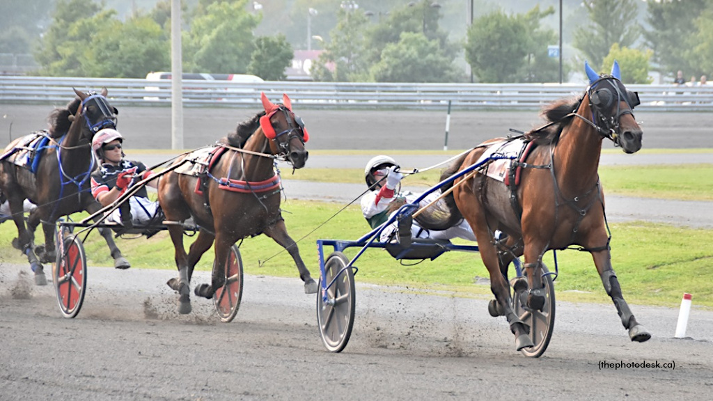 Paradise Moni Upsets In Breeders Trophy Series