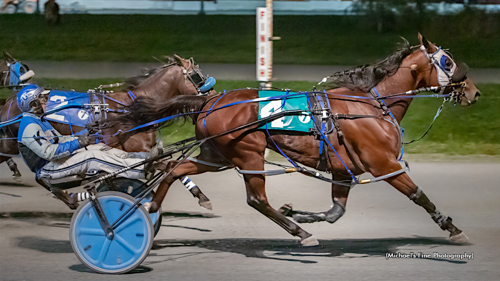 Buddyville, Catchmegracefully Take Stakes Finals At Fraser
