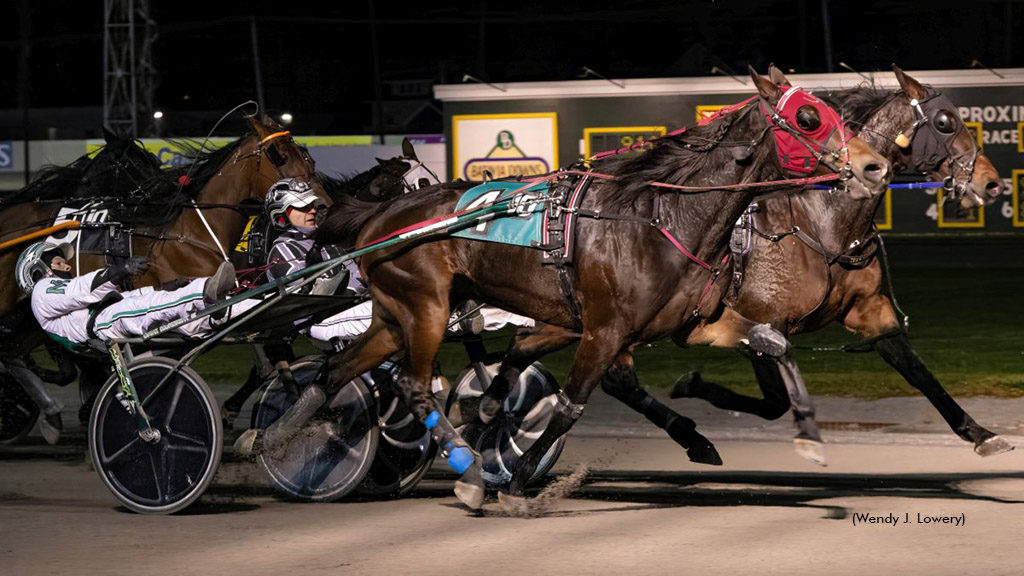 Starlitcresentroll Takes A Liking To Batavia Downs