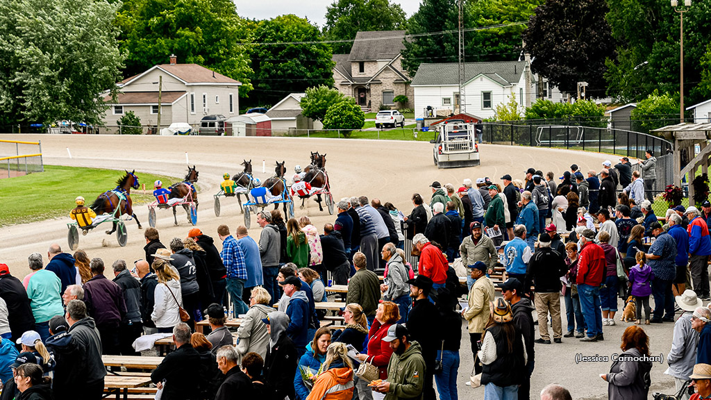 Harness racing at Clinton Raceway