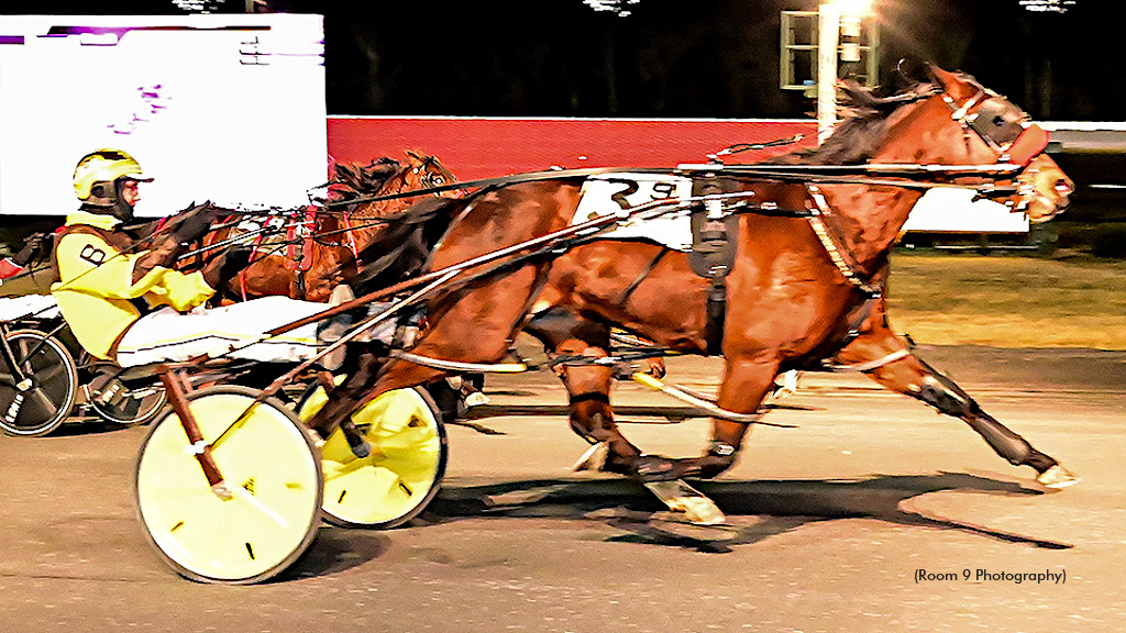 McLenaghan Triples At Rosecroft Thursday