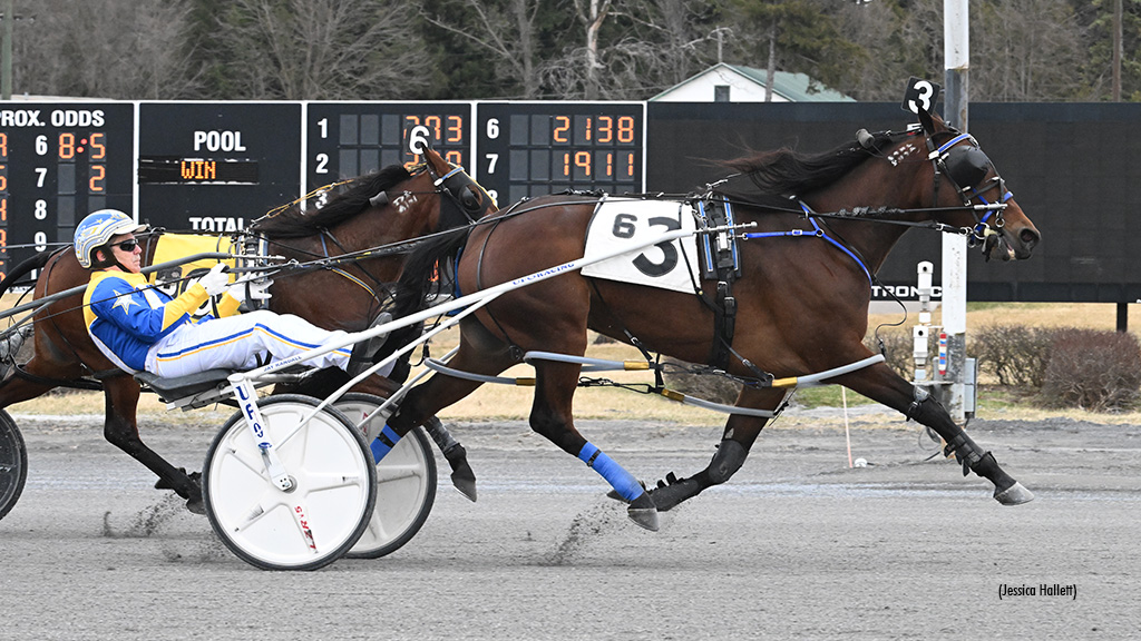 Harmon Trainees Sweep Saratoga Features