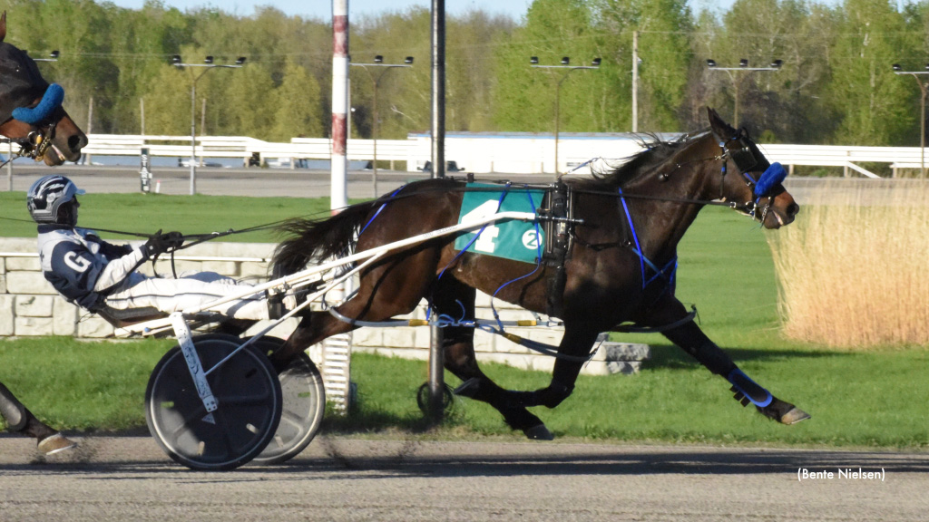 Archer Dominates Rideau Card Sunday