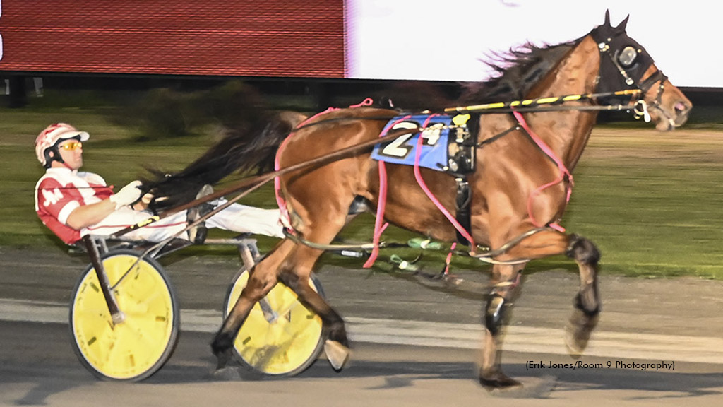 Brooksforreal winning at Rosecroft Raceway