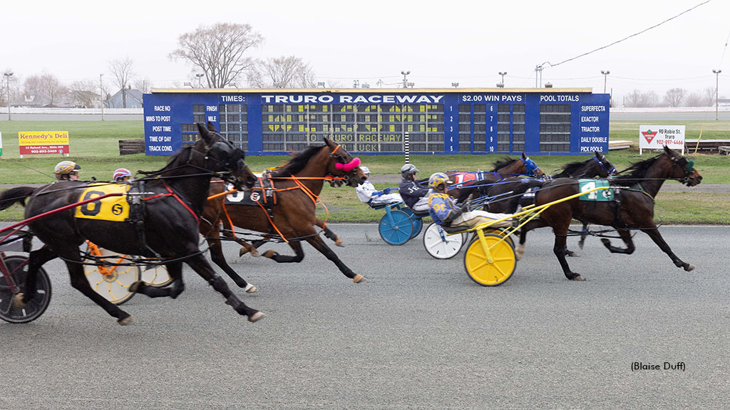 Qualifying action at Truro Raceway