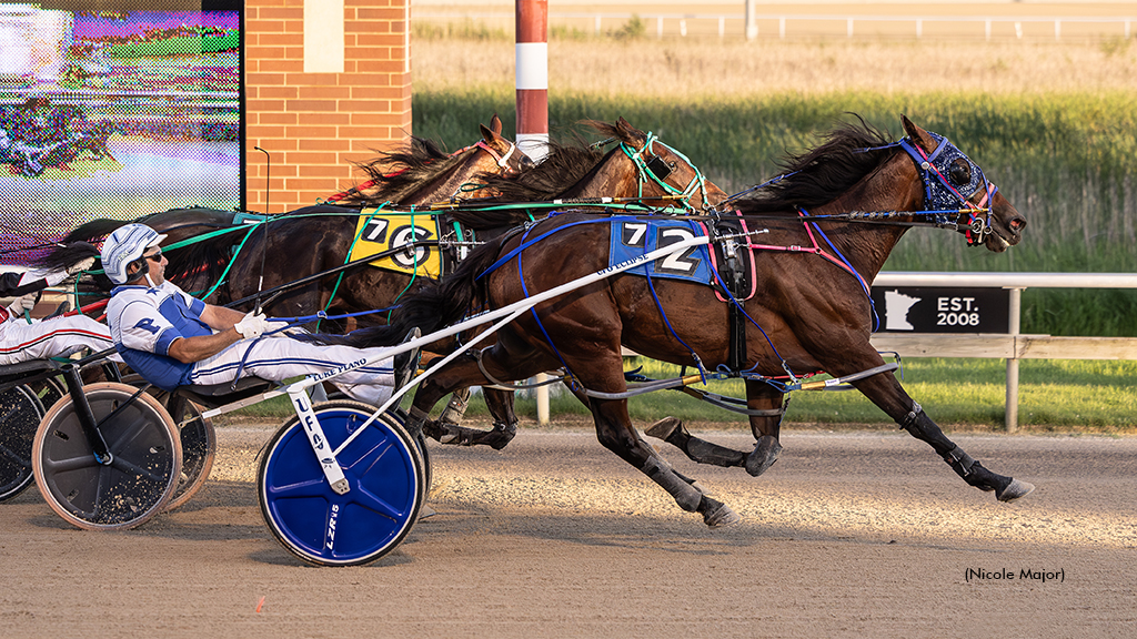 Ideal Skies winning at Running Aces
