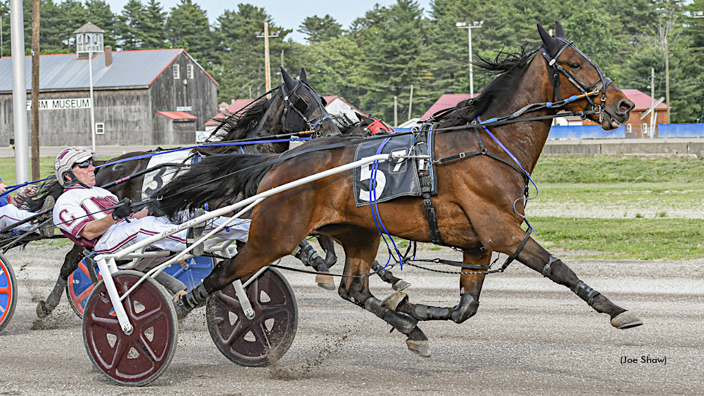 Rose Run Xander Zips Around Cumberland Friday