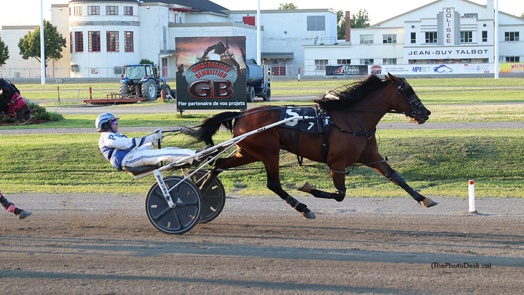 Miche Charm winning at Hippodrome 3R