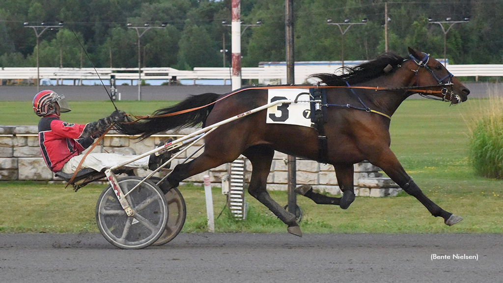 Tyrone Bow Tie Sharp At Rideau; Beauregard Gets First Win