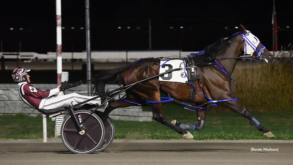 MacDonald And Archer Dominate Rideau Card