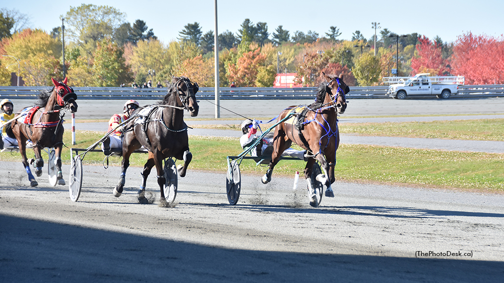 Mass Speed winning at Hippodrome 3R