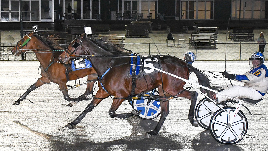 Bailey, Warner Win Vernon Titles