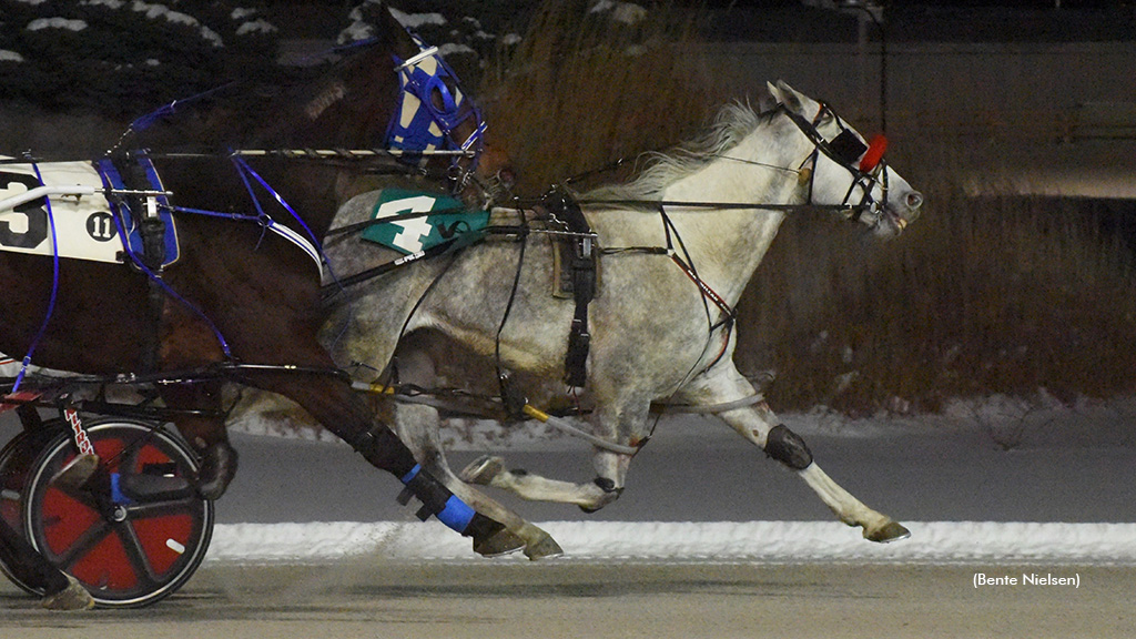 Exotic Sand Extends Streak On Rideau Closing Night