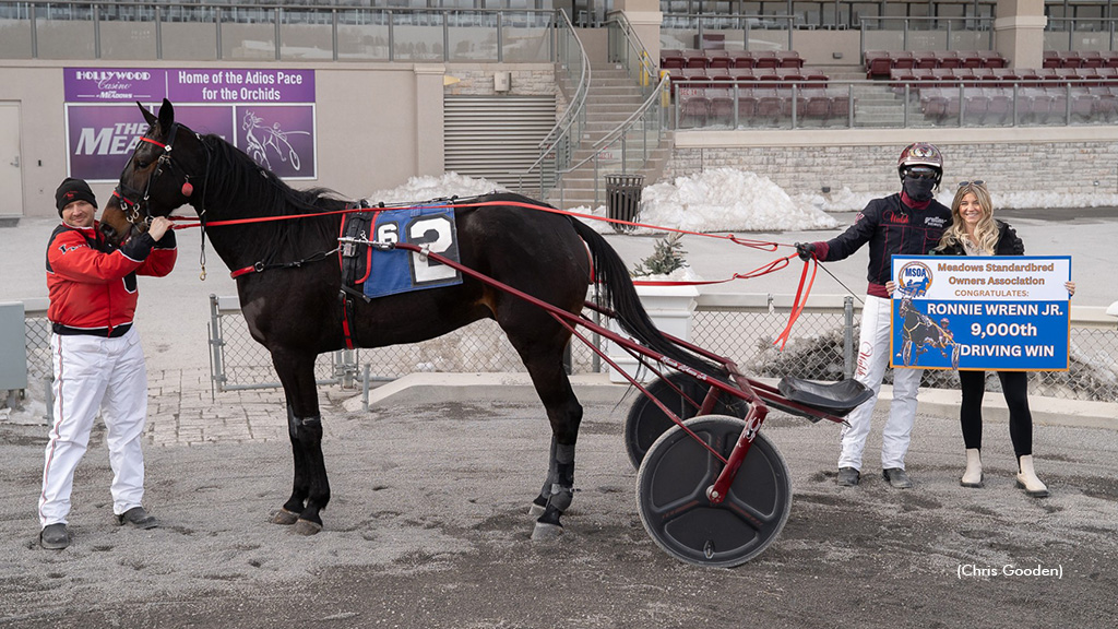 Ronnie Wrenn receives a commemorative placard