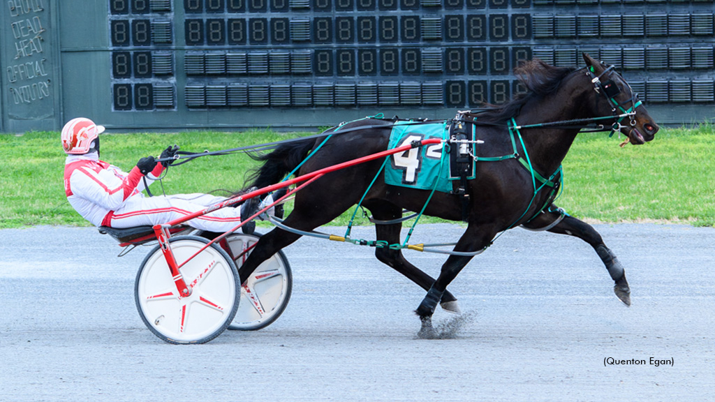 Slugger On Deck winning at Dover Downs