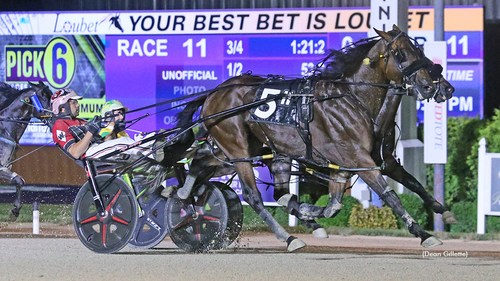 Aces And Cinches winning at Hoosier Park