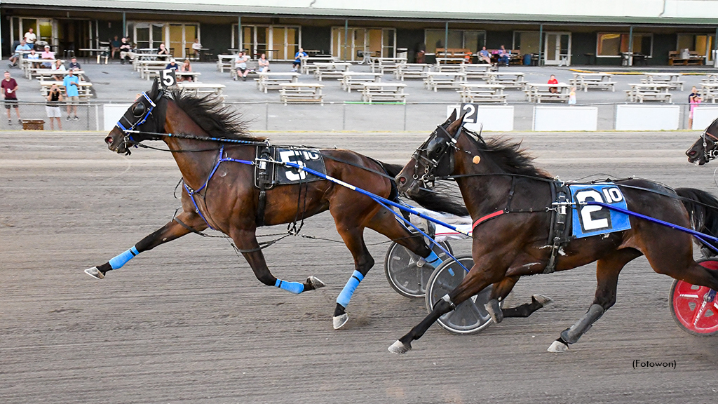 Uncle Rat winning at Vernon Downs