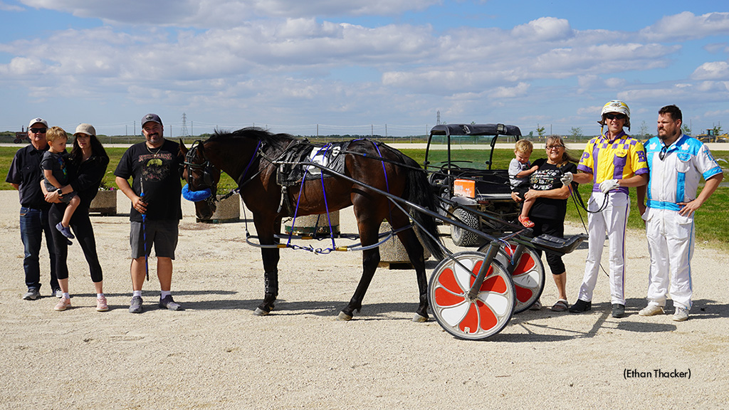 Justcruiseonbye Leads Piwnuik, Williams Loop Winners