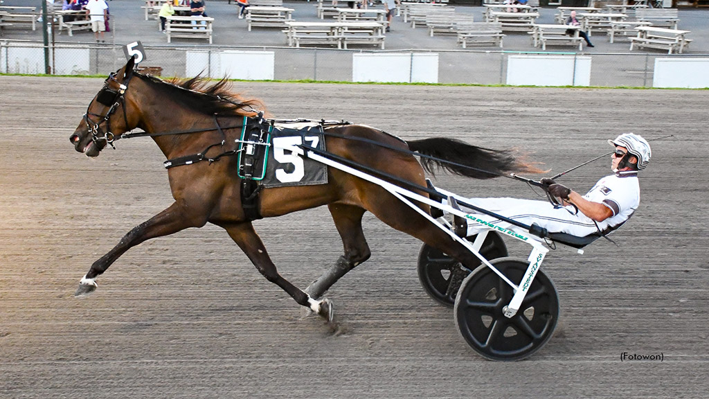 Kountry Plunge winning at Vernon Downs