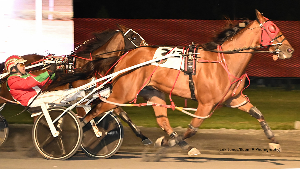 Layton Hanover winning at Rosecroft Raceway