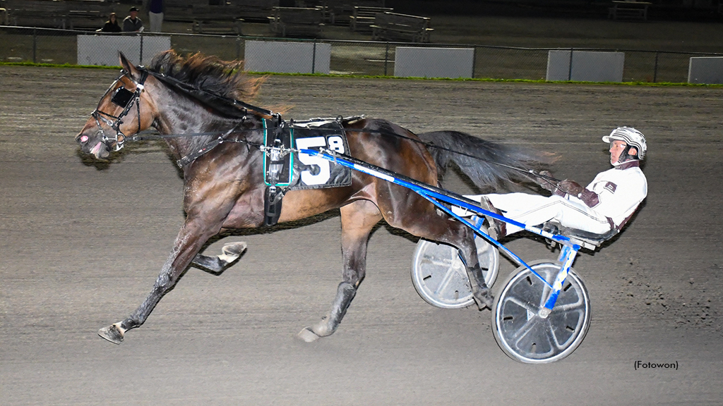 Kountry Plunge winning at Vernon Downs