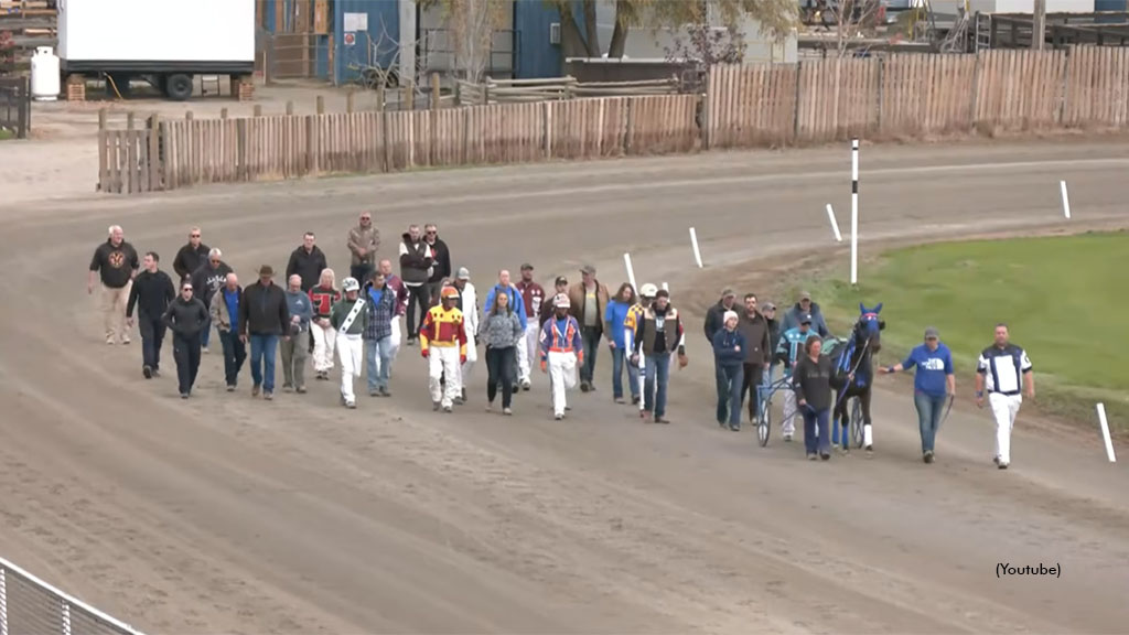 Desert Park Community Honours Knight As Racing Resumes