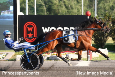 Fillies Dazzle In Gold Divisions