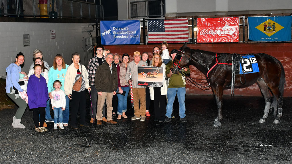 JL Cruze in the Dover Downs winner's circle