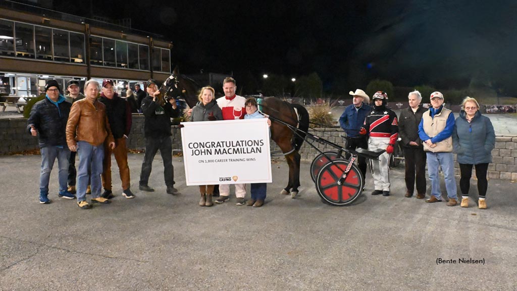 Rideau Carleton Raceway honours trainer John MacMillan for a career achievement